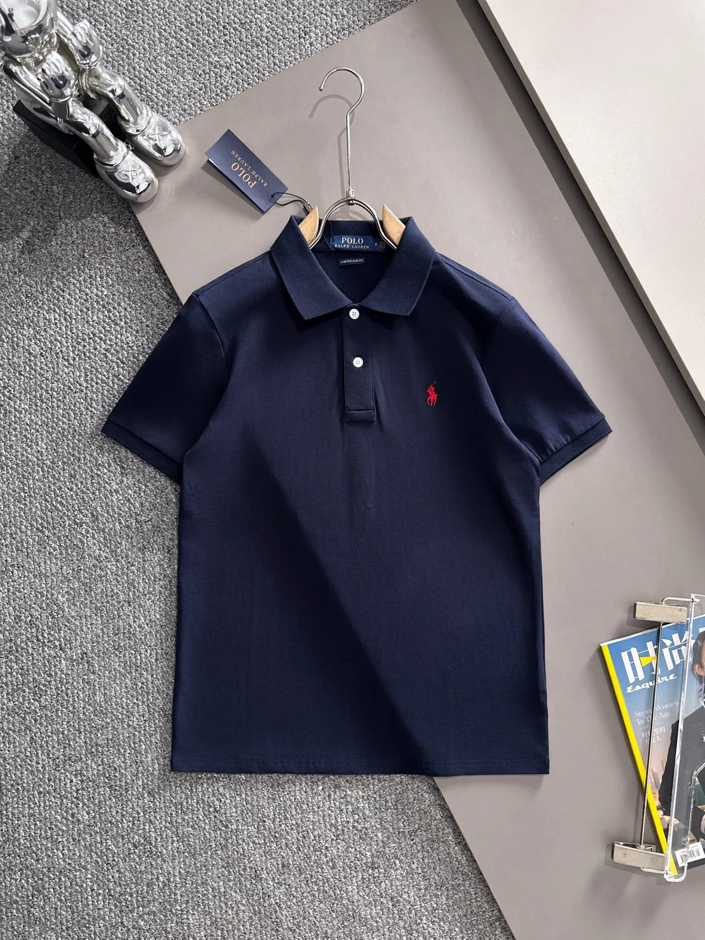 P190 🌸 (Always available) Ralph Lauren [High Quality] Differentiates from ordinary fabrics on the market Men's pure cotton business casual solid color Short-sleeved T-shirt Lapel Polo shirt Men's summer essentials ✔ In a man's wardrobe, polo shirts must occupy an important place! When it comes to polo shirts made of pure cotton, Ralph Lauren is the perfect choice for comfort and quality ✔ The first choice for high quality! Classic basics that will never go out of style! Designed with classic solid colors, each color can easily match various occasions! Made of 240g pure cotton pique fabric, it is skin-friendly, comfortable and has good breathability, making summer wear refreshing and worry-free! The right shoulder style modifies the shoulder shape, enhances the style and temperament, and perfectly fits everyone's needs! Whether it is daily travel or business occasions, it is easy and versatile! The feeling of relaxation is even better. Everywhere you look, there are texture details! There are many colors to choose from, from stable dark colors to dynamic light colors, meeting the needs of different occasions! Exquisite workmanship, the improvement of one's own image is the pursuit of quality of life! , the details of the turning and wiring are also the original factory craftsmanship. Needless to say, the quality is after all, it is something from the original factory... If you like it, don’t miss it! For men, this type of short-sleeved Polo shirt is naturally indispensable!  All three standards are complete! Simple business casual essentials! Color: Black White Gray Royal Blue Size: M-2XL